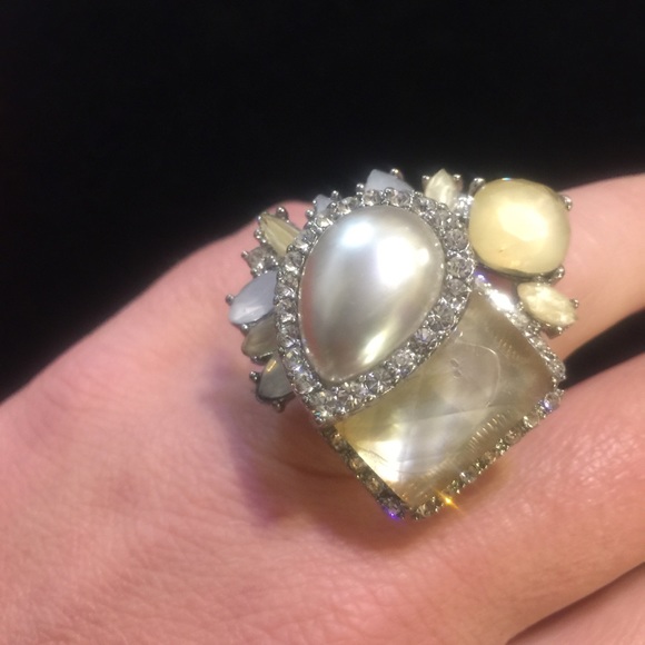 BNWT handmade pearl and crystal statement ring - Picture 3 of 7